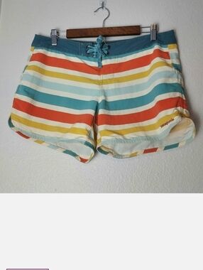 Patagonia Women's Wavefarer Boardshorts Colorful Stripe 5" Inseam Size 10